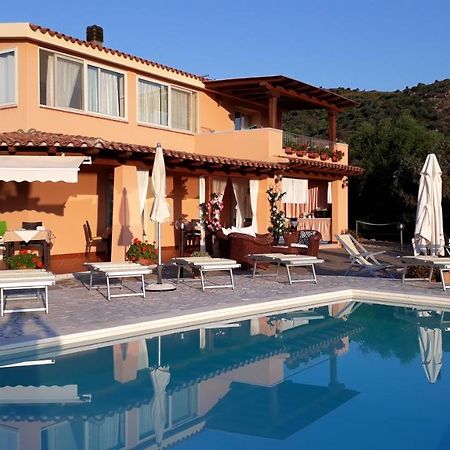Li Muntigeddi Hotell San Teodoro  Exteriör bild