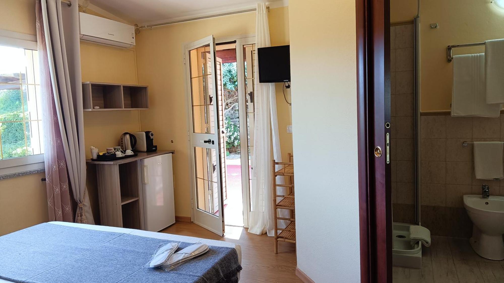 Li Muntigeddi Hotell San Teodoro  Exteriör bild